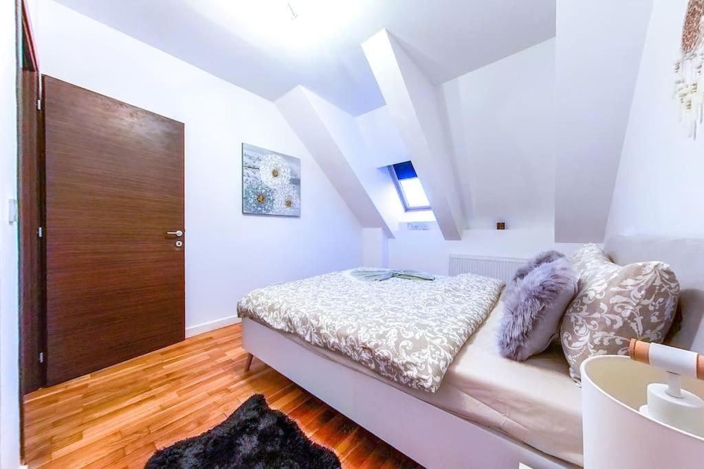 Bucharest Central D Apartment Buitenkant foto