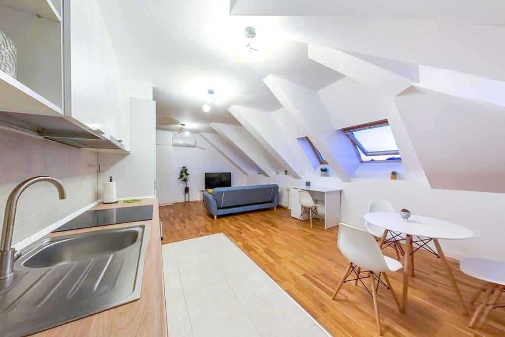 Bucharest Central D Apartment Buitenkant foto
