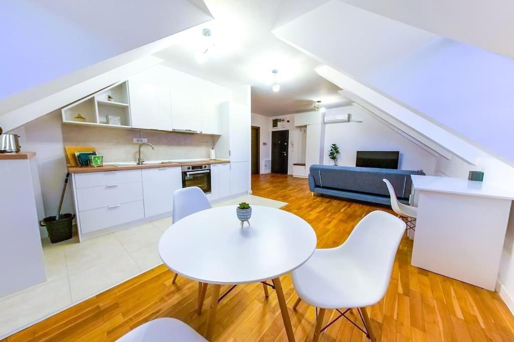 Bucharest Central D Apartment Buitenkant foto